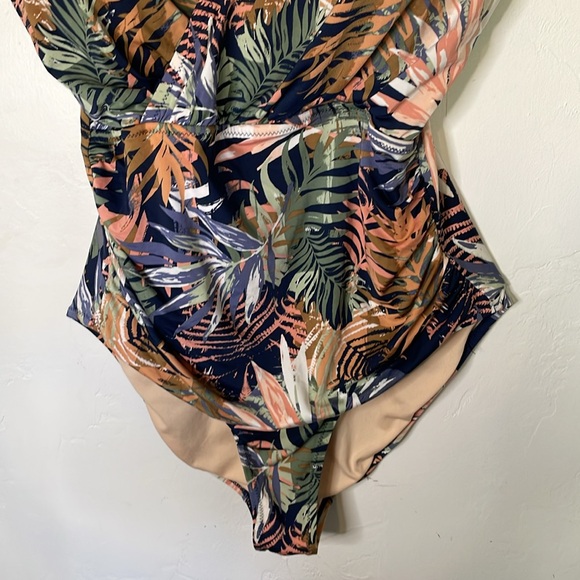 Garnet Hill Ruched V Neck One Piece Swimsuit Size 12 - Picture 4 of 12